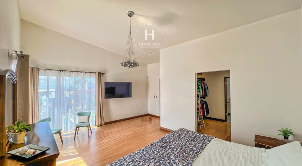 Se Alquila Casa Moderna en Curridabat 4 Habitaciones 4 Parqueos Amplio Jardín nja1043